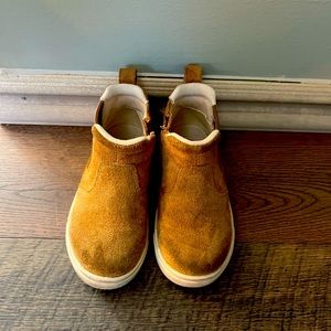 Toddler Ugg boots boys size 9